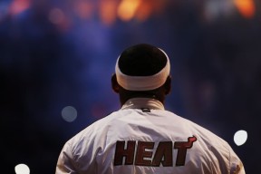 乐动·LDSports(中国)体育官网-Uzi复出引爆意甲，步行者体检德甲巨星，浙江队状态火爆——今日体坛跨界大乱炖